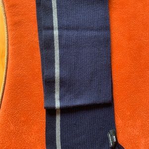 Men’s Hugo Boss scarf, finest Italian yarn